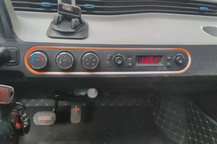 Used Wuling Hongguang MINIEV 2020 Enjoyment Model Lithium Iron Phosphate Audio And AC Panel
