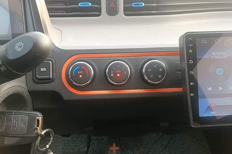 Used Wuling Hongguang MINIEV 2020 Freedom Version Lithium Iron Phosphate Audio And AC Panel