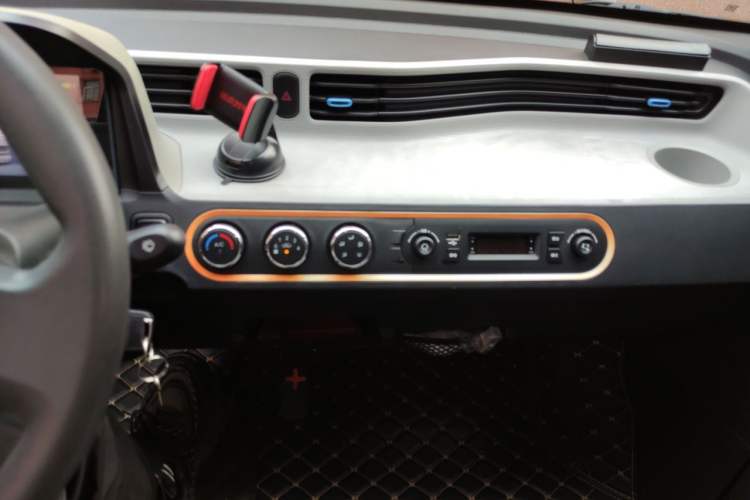 Used Wuling Hongguang MINIEV 2020 Enjoy Edition Lithium-Ion Battery Audio And AC Panel