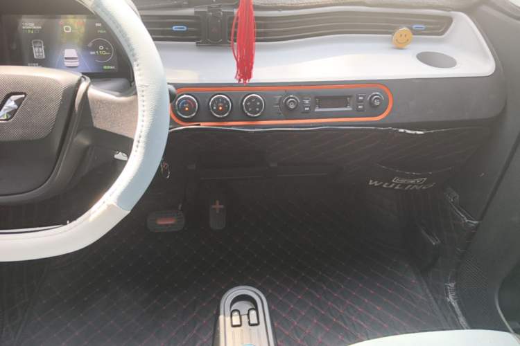 Used Wuling Hongguang MINIEV 2020 Freedom Version Lithium Iron Phosphate Audio And AC Panel