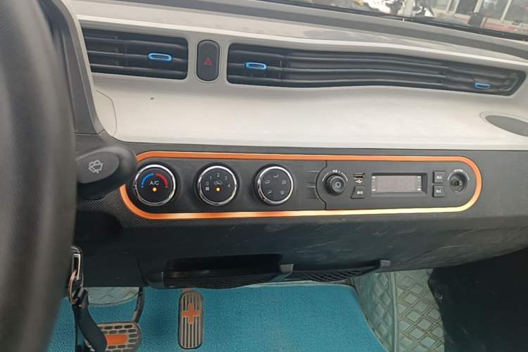Used Wuling Hongguang MINIEV 2020 Enjoyment Model Lithium Iron Phosphate Audio And AC Panel