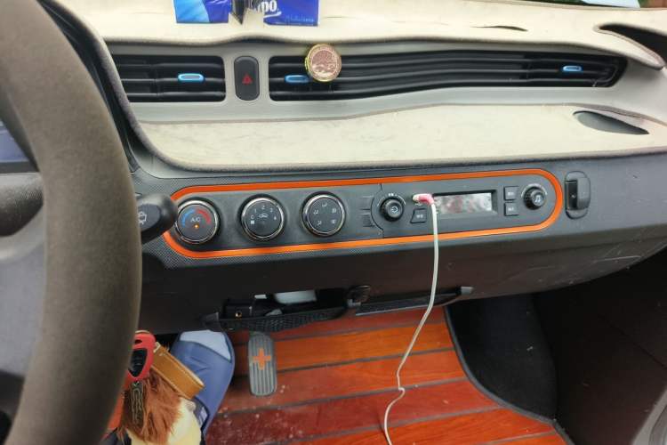 Used Wuling Hongguang MINIEV 2020 Enjoyment Model Lithium Iron Phosphate Audio And AC Panel
