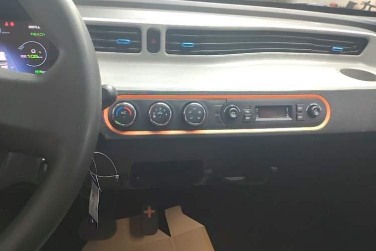 Used Wuling Hongguang MINIEV 2020 Freedom Version Lithium Iron Phosphate Audio And AC Panel