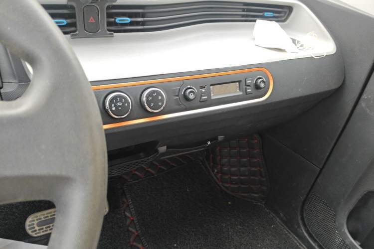 Used Wuling Hongguang MINIEV 2020 Zizai Version Lithium-NMC Audio And AC Panel