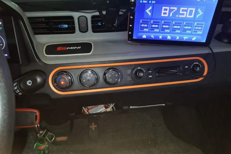 Used Wuling Hongguang MINIEV 2020 Freedom Version Lithium Iron Phosphate Audio And AC Panel