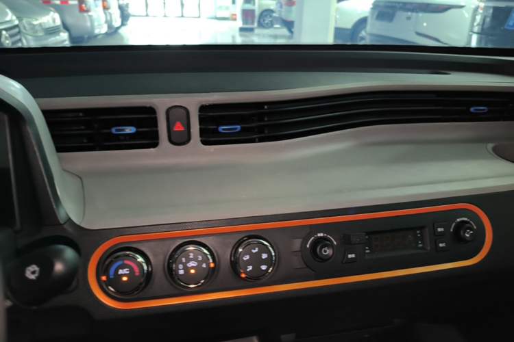 Used Wuling Hongguang MINIEV 2020 Freedom Version Lithium Iron Phosphate Audio And AC Panel