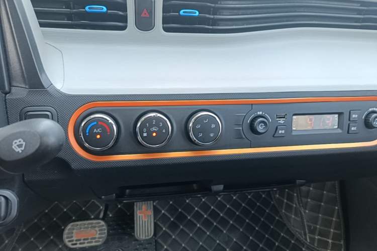 Used Wuling Hongguang MINIEV 2020 Enjoyment Model Lithium Iron Phosphate Audio And AC Panel