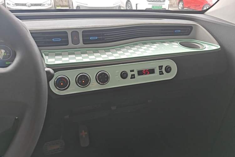 Used Wuling Hongguang MINIEV 2020 Freedom Version Lithium Iron Phosphate Audio And AC Panel