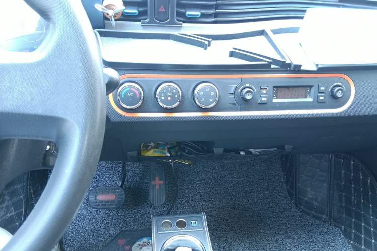 Used Wuling Hongguang MINIEV 2020 Zizai Version Lithium-NMC Audio And AC Panel