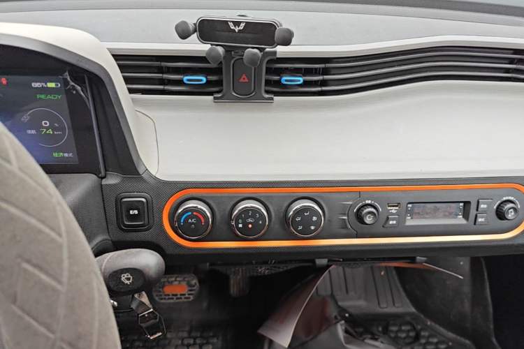 Used Wuling Hongguang MINIEV 2020 Zizai Version Lithium-NMC Audio And AC Panel