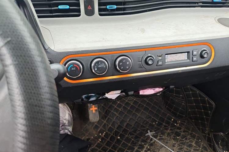 Used Wuling Hongguang MINIEV 2020 Enjoy Edition Lithium-Ion Battery Audio And AC Panel