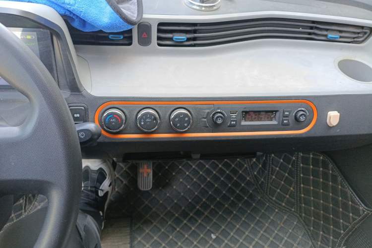 Used Wuling Hongguang MINIEV 2020 Enjoy Edition Lithium-Ion Battery Audio And AC Panel