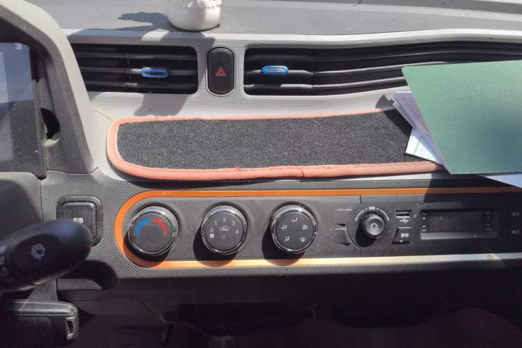 Used Wuling Hongguang MINIEV 2020 Lite Version Lithium Iron Phosphate Audio And AC Panel