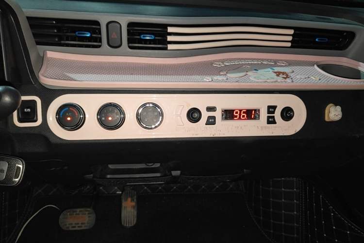 Used Wuling Hongguang MINIEV 2020 Zizai Version Lithium-NMC Audio And AC Panel