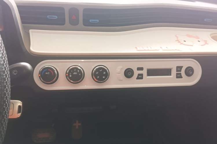Used Wuling Hongguang MINIEV 2020 Freedom Version Lithium Iron Phosphate Audio And AC Panel