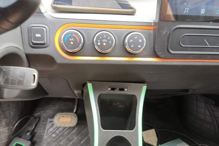 Used Wuling Hongguang MINIEV 2020 Freedom Version Lithium Iron Phosphate Audio And AC Panel