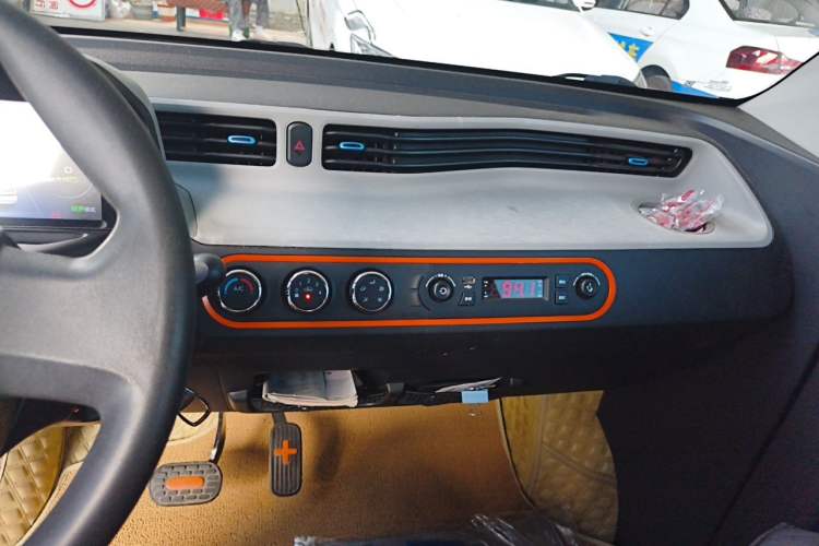 Used Wuling Hongguang MINIEV 2020 Enjoyment Model Lithium Iron Phosphate Audio And AC Panel