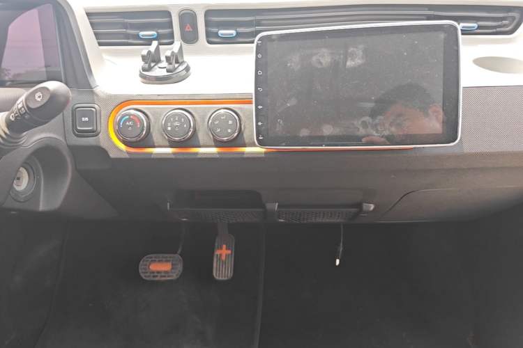 Used Wuling Hongguang MINIEV 2020 Zizai Version Lithium-NMC Audio And AC Panel