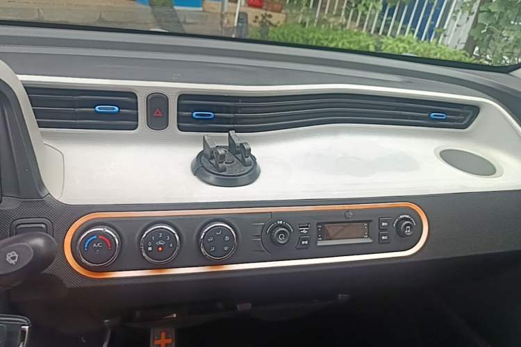 Used Wuling Hongguang MINIEV 2020 Easy Version Lithium-Ion Battery Audio And AC Panel
