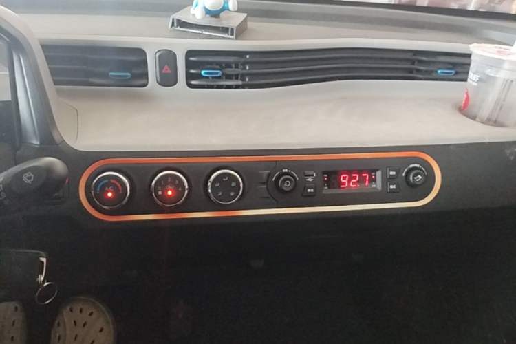 Used Wuling Hongguang MINIEV 2020 Lite Version Lithium Iron Phosphate Audio And AC Panel