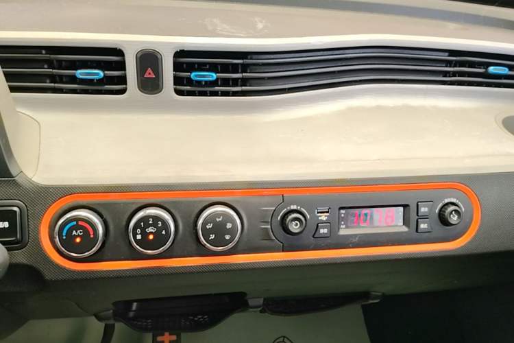 Used Wuling Hongguang MINIEV 2020 Enjoyment Model Lithium Iron Phosphate Audio And AC Panel