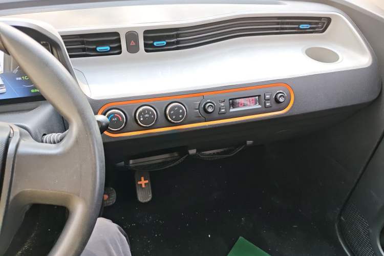 Used Wuling Hongguang MINIEV 2020 Zizai Version Lithium-NMC Audio And AC Panel