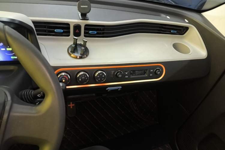 Used Wuling Hongguang MINIEV 2020 Enjoyment Model Lithium Iron Phosphate Audio And AC Panel