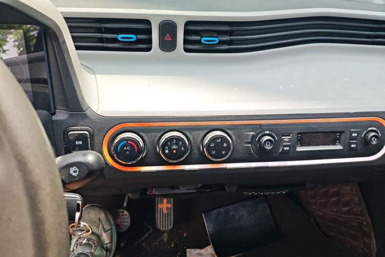 Used Wuling Hongguang MINIEV 2020 Zizai Version Lithium-NMC Audio And AC Panel