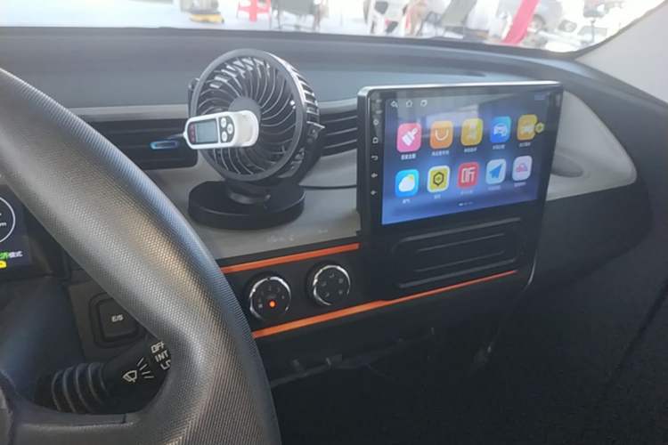 Used Wuling Hongguang MINIEV 2020 Enjoyment Model Lithium Iron Phosphate Audio And AC Panel