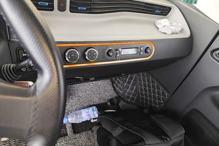 Used Wuling Hongguang MINIEV 2020 Enjoyment Model Lithium Iron Phosphate Audio And AC Panel