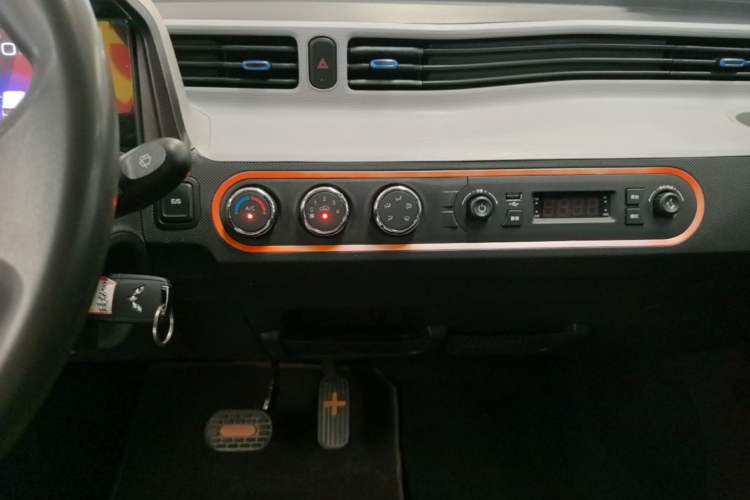 Used Wuling Hongguang MINIEV 2020 Freedom Version Lithium Iron Phosphate Audio And AC Panel