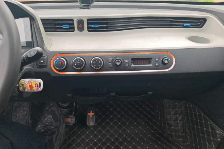 Used Wuling Hongguang MINIEV 2020 Enjoyment Model Lithium Iron Phosphate Audio And AC Panel
