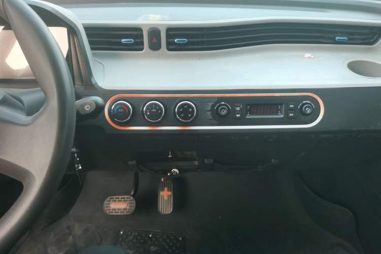 Used Wuling Hongguang MINIEV 2020 Easy Version Lithium-Ion Battery Audio And AC Panel