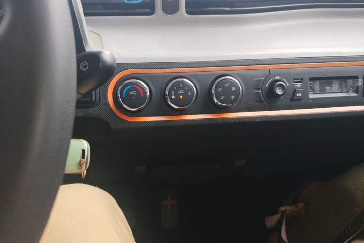 Used Wuling Hongguang MINIEV 2020 Enjoyment Model Lithium Iron Phosphate Audio And AC Panel