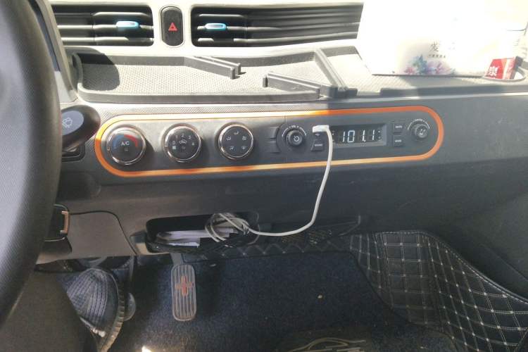 Used Wuling Hongguang MINIEV 2020 Freedom Version Lithium Iron Phosphate Audio And AC Panel