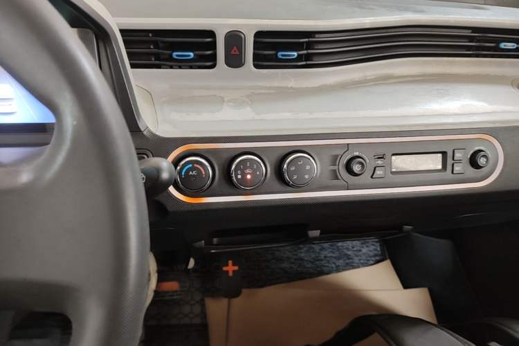 Used Wuling Hongguang MINIEV 2020 Freedom Version Lithium Iron Phosphate Audio And AC Panel