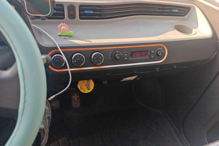 Used Wuling Hongguang MINIEV 2020 Enjoyment Model Lithium Iron Phosphate Audio And AC Panel