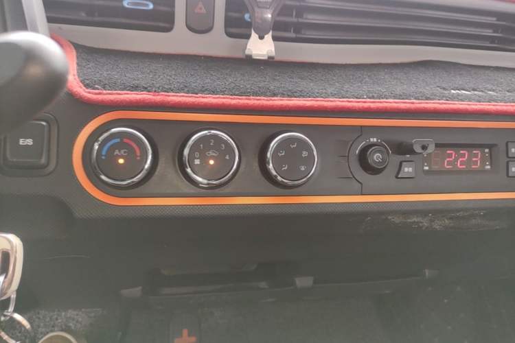 Used Wuling Hongguang MINIEV 2020 Freedom Version Lithium Iron Phosphate Audio And AC Panel