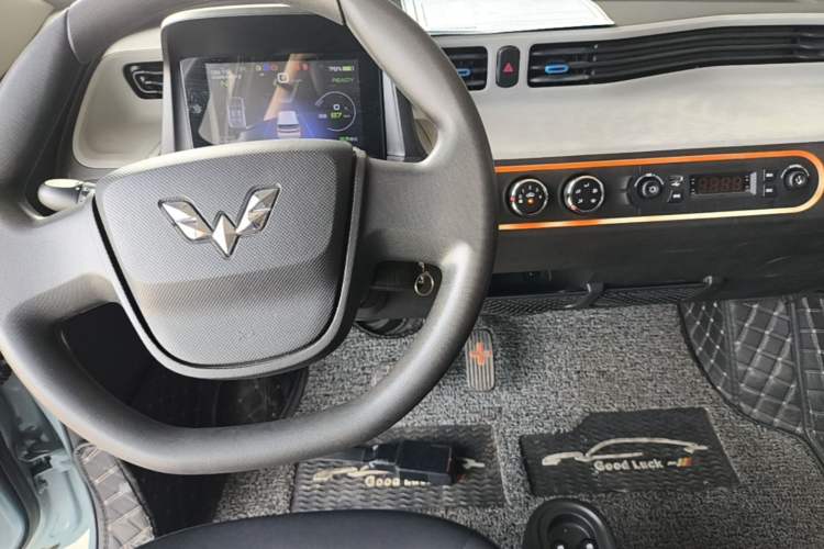 Used Wuling Hongguang MINIEV 2020 Freedom Version Lithium Iron Phosphate Audio And AC Panel