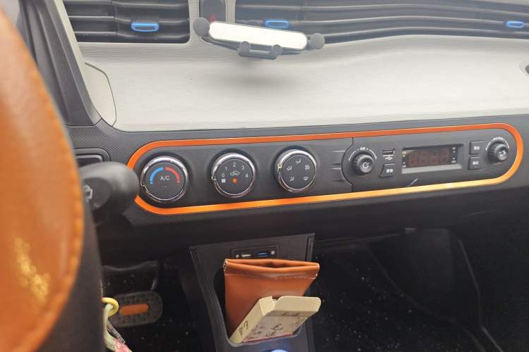 Used Wuling Hongguang MINIEV 2020 Enjoyment Model Lithium Iron Phosphate Audio And AC Panel