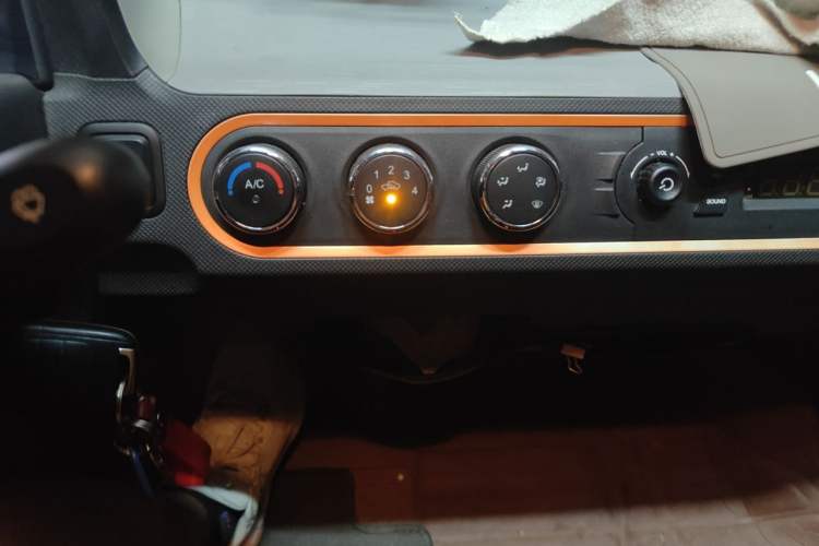 Used Wuling Hongguang MINIEV 2020 Zizai Version Lithium-NMC Audio And AC Panel