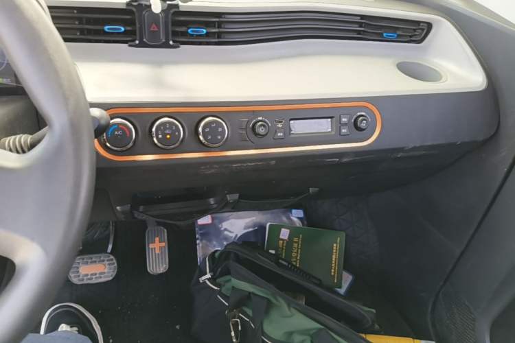 Used Wuling Hongguang MINIEV 2020 Zizai Version Lithium-NMC Audio And AC Panel