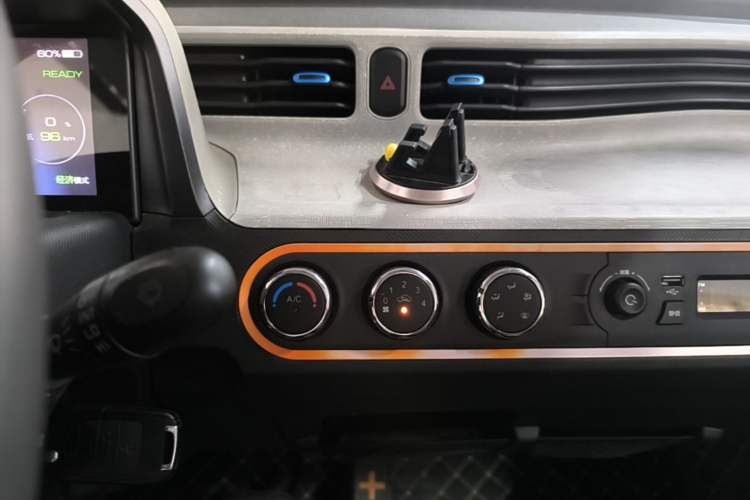 Used Wuling Hongguang MINIEV 2020 Enjoyment Model Lithium Iron Phosphate Audio And AC Panel
