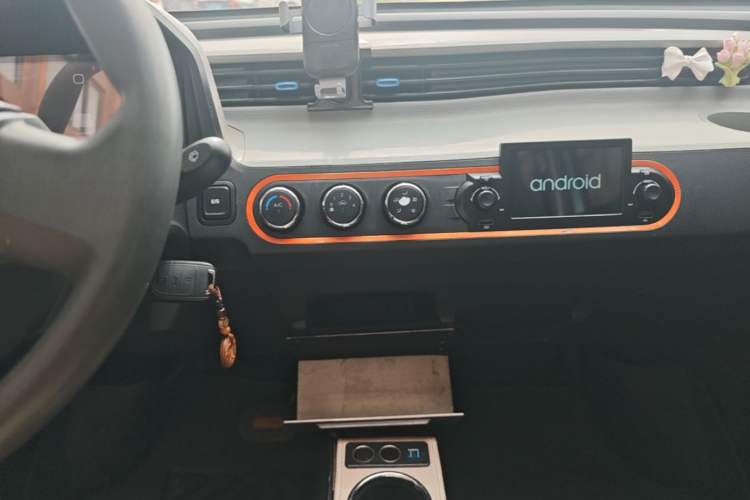 Used Wuling Hongguang MINIEV 2020 Freedom Version Lithium Iron Phosphate Audio And AC Panel