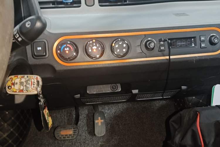 Used Wuling Hongguang MINIEV 2020 Freedom Version Lithium Iron Phosphate Audio And AC Panel