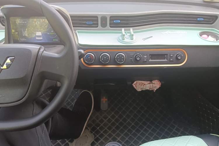 Used Wuling Hongguang MINIEV 2020 Zizai Version Lithium-NMC Audio And AC Panel