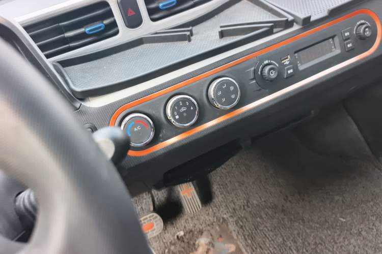 Used Wuling Hongguang MINIEV 2020 Enjoyment Model Lithium Iron Phosphate Audio And AC Panel