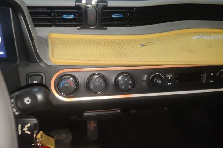 Used Wuling Hongguang MINIEV 2020 Freedom Version Lithium Iron Phosphate Audio And AC Panel