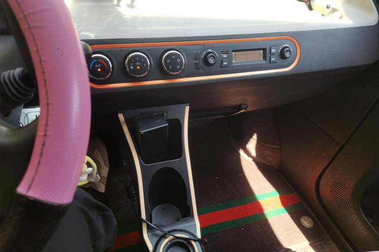 Used Wuling Hongguang MINIEV 2020 Enjoyment Model Lithium Iron Phosphate Audio And AC Panel