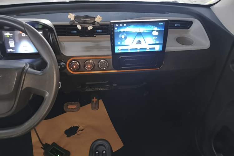 Used Wuling Hongguang MINIEV 2020 Freedom Version Lithium Iron Phosphate Audio And AC Panel